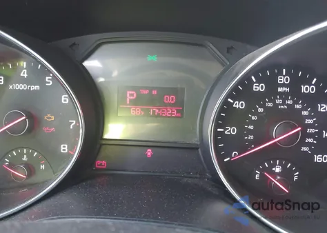 2016 Kia Sedona Lx z USA, uszkodzony, nr VIN KNDMB5C16G6088718